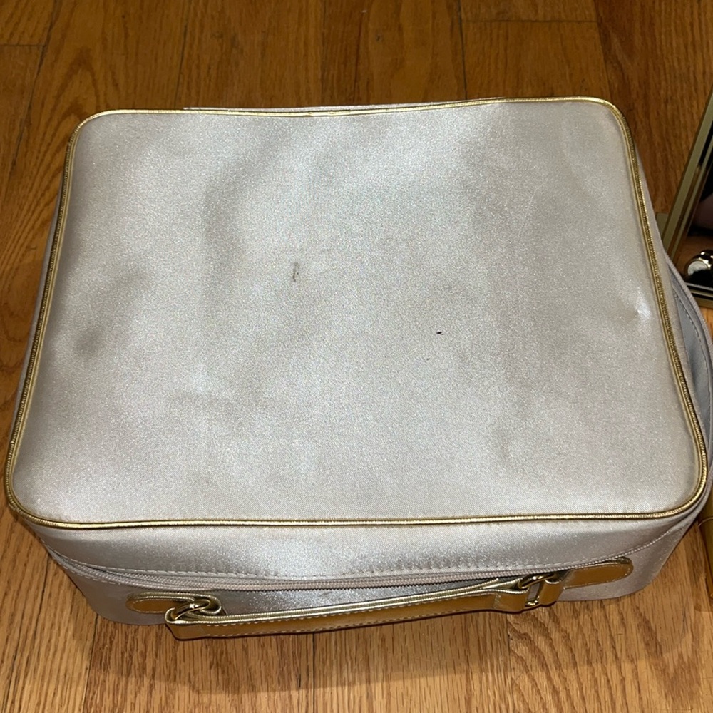 Estée Lauder Travel Case